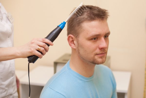 болит кожа головы выпадают волосы чешется голова