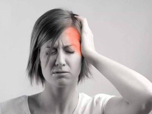 болит левый висок головы утром